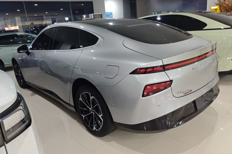 小鹏P7 2020款 586N车身外观4