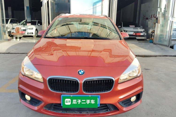 宝马2系旅行车 2016款 218i 时尚型车身外观2