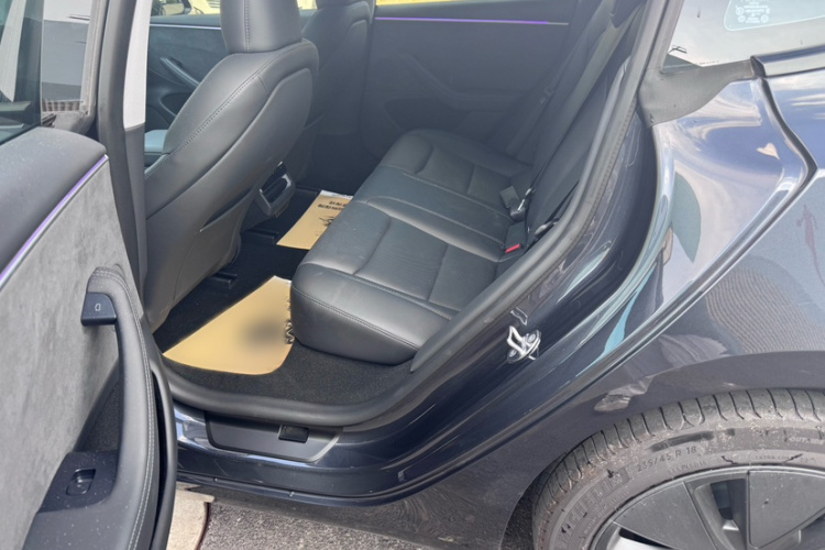 特斯拉 Model 3 2023款 长续航全轮驱动版中控内饰7002