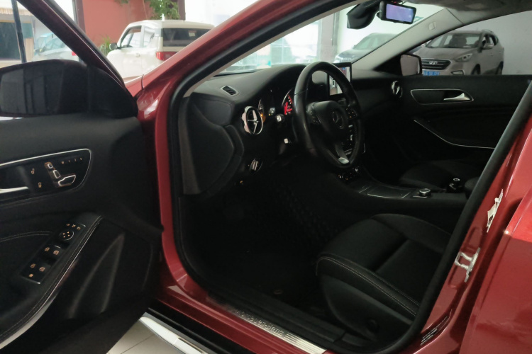 奔驰GLA 2017款 GLA 200 时尚型中控内饰20