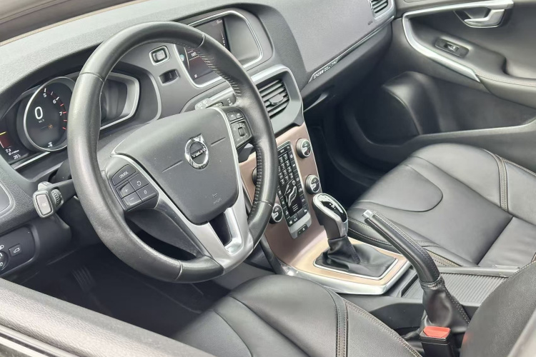 沃尔沃V40 2017款 Cross Country T3 智雅版中控内饰7005