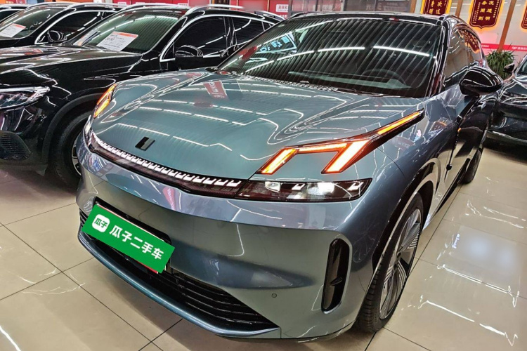 领克08 EM-P 2025款 220km 四驱性能Halo车身外观1