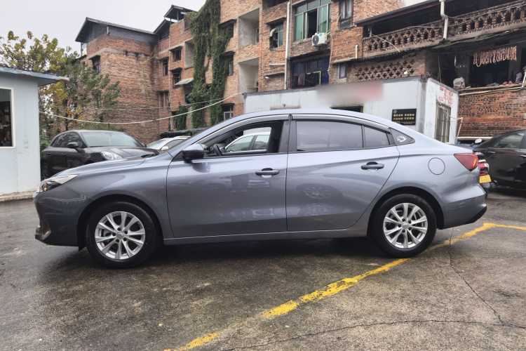 荣威i5 2023款 1.5L 手动舒享版车身外观4