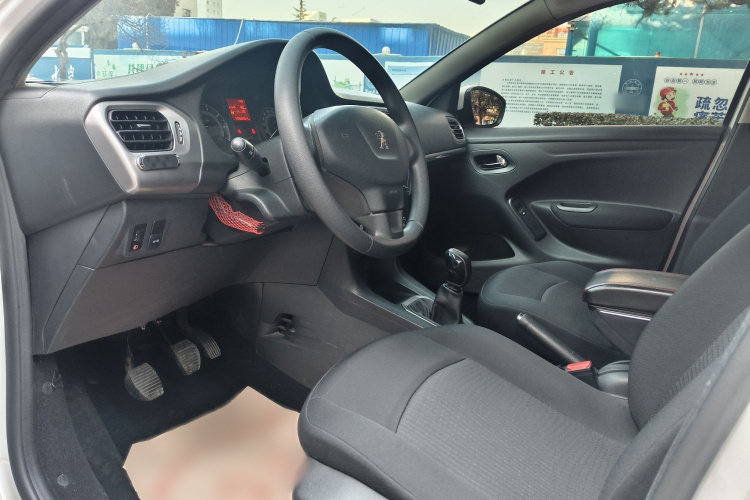 标致301 2014款 1.6L 手动舒适版中控内饰7005