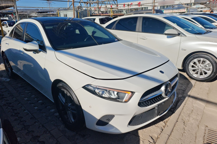 奔驰A级 2019款 A 200 L车身外观3