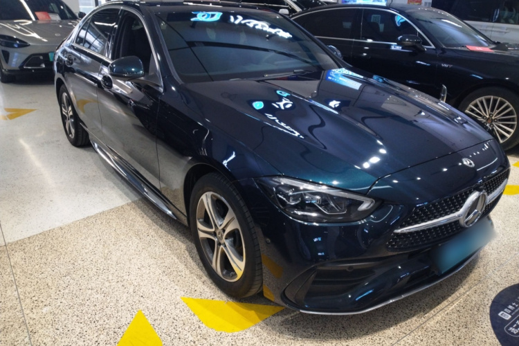 奔驰C级 2022款 改款 C 200 L 运动版车身外观3