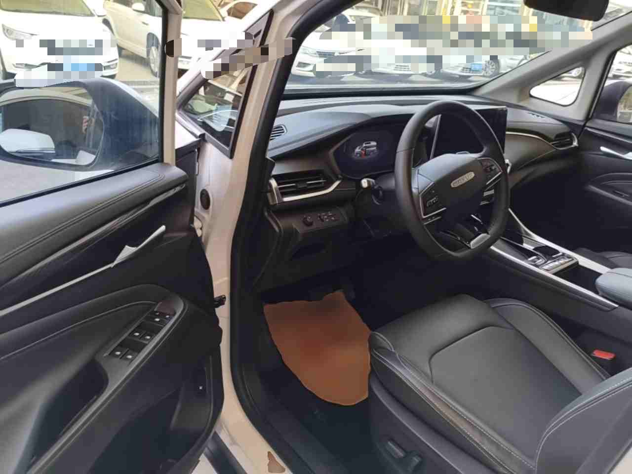 车辆驾驶位内饰全景