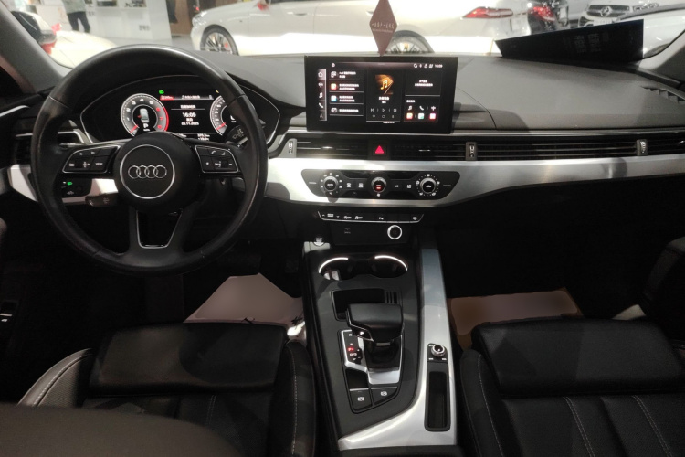 奥迪A4L 2022款 40 TFSI 时尚动感型中控内饰12