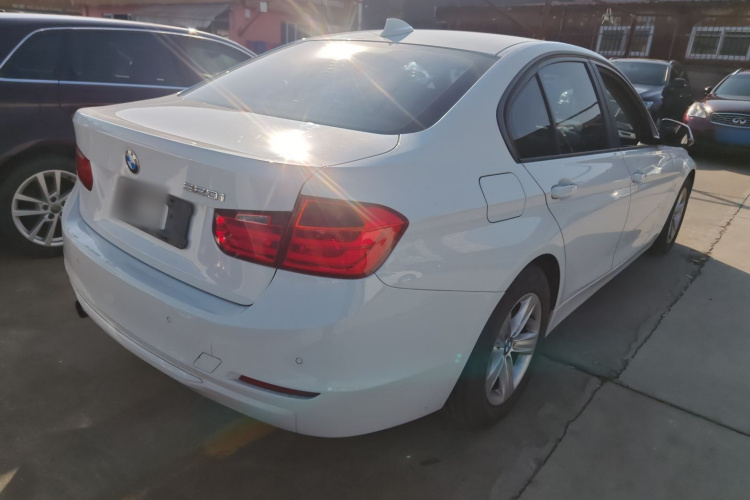 宝马3系 2015款 320i 超悦版时尚型车身外观6005