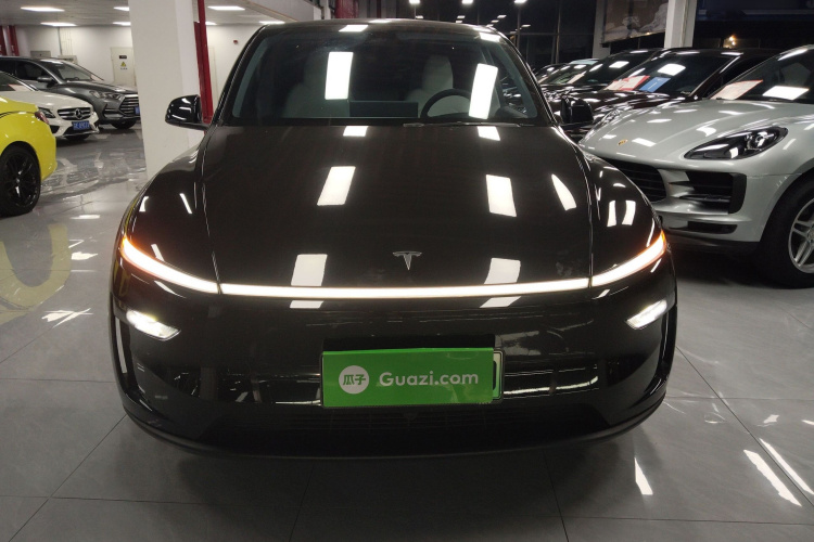 特斯拉 Model Y 2025款 后轮驱动 首发版车身外观2