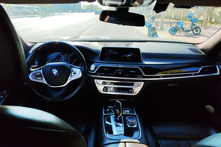 宝马7系 2016款 740Li 豪华型中控内饰12