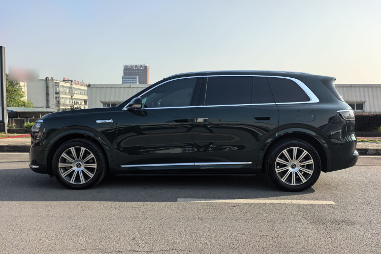 鸿蒙智行 问界M8 2025款 增程 Max+版 53.4kWh 6座版车身外观6001