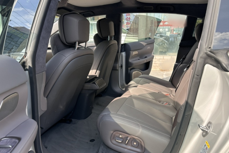 蔚来ET7 2024款 75kWh 行政版中控内饰7005