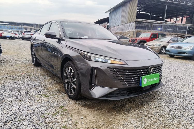 长安 逸动 2025款 蓝鲸 1.5T 500Bar尊贵型车身外观3