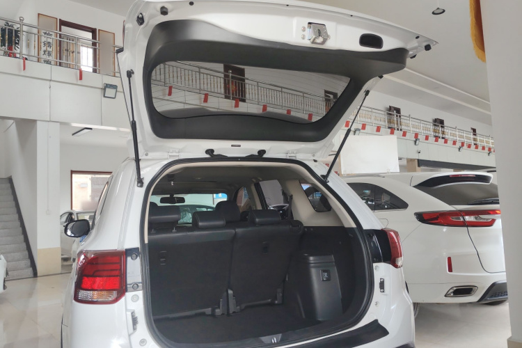 三菱 欧蓝德 2020款 2.0L 两驱畅享版 5座机舱底盘23