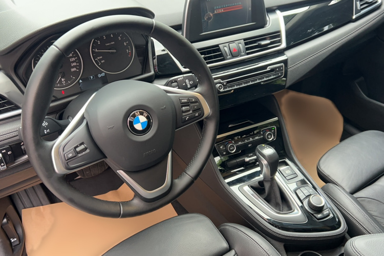 宝马2系旅行车(进口) 2015款 218i 运动设计套装中控内饰7002