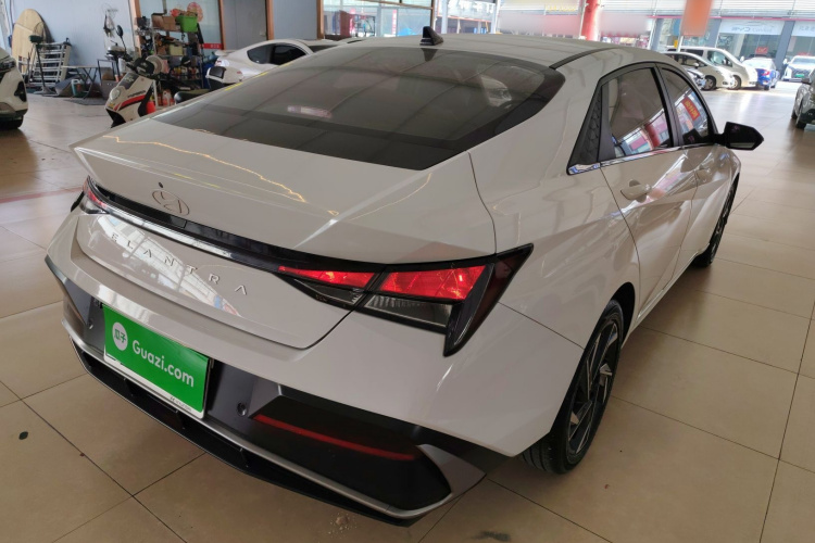 现代 伊兰特 2023款 1.5L CVT GLX精英版车身外观7