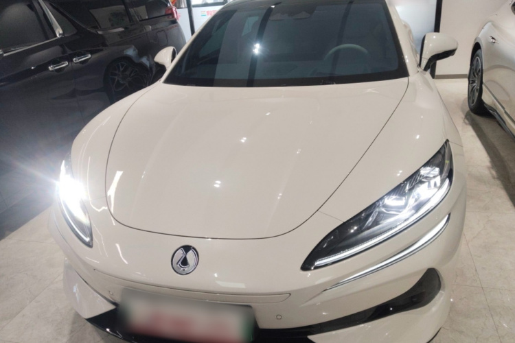 腾势Z9 2024款 1100km 四驱Max版车身外观2