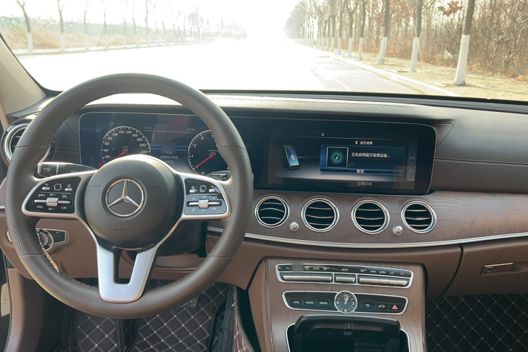 奔驰E级 2020款 改款 E 300 L 时尚型中控内饰7003