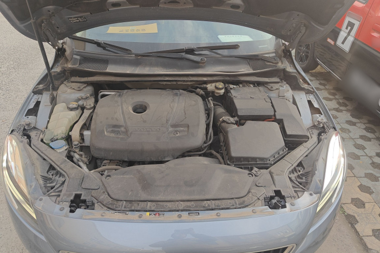 沃尔沃V40 2018款 T3 智逸版机舱底盘24