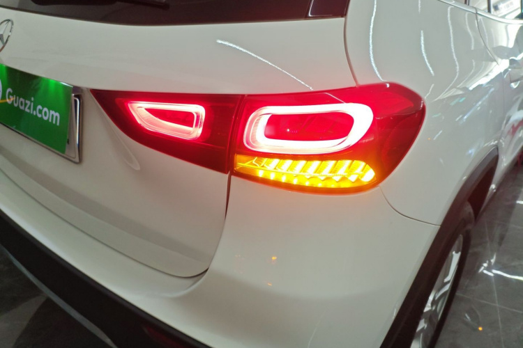 奔驰GLA 2023款 改款 GLA 200车身外观9