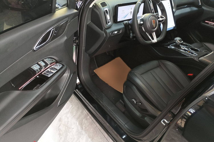 红旗HS3 PHEV 2024款 PHEV 115km 劲为版中控内饰7003