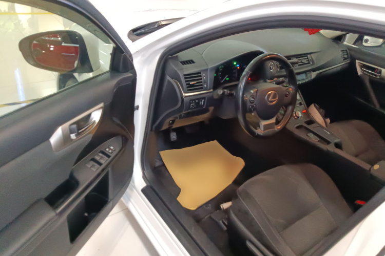 雷克萨斯CT 2017款 CT200h 精英版 单色 国V中控内饰20