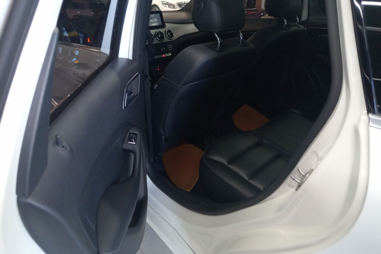 奔驰B级 2015款 B 200 时尚型中控内饰7004