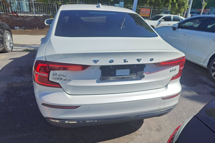 沃尔沃S60 2024款 B4 智远豪华版车身外观6