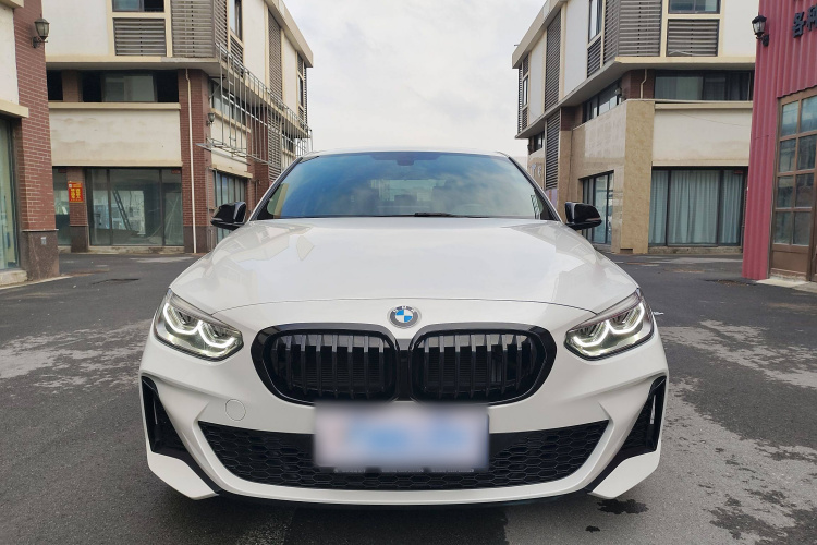 宝马1系 2023款 125i M运动曜夜版车身外观6001