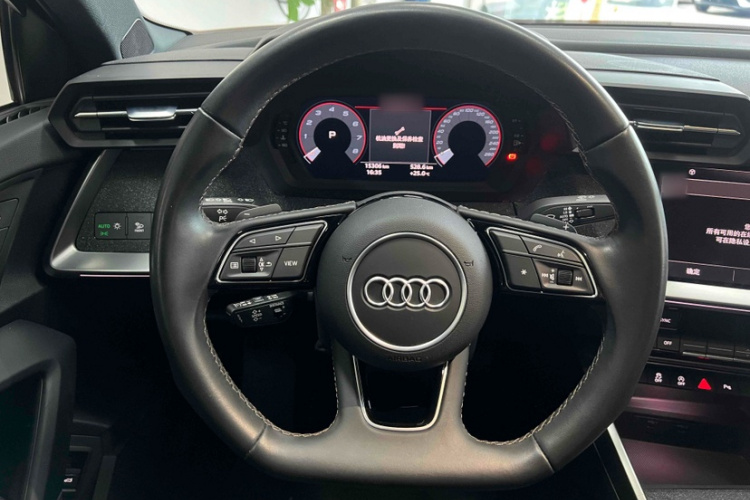 奥迪A3 2024款 A3L Limousine 35 TFSI RS套件燃速型中控内饰7003