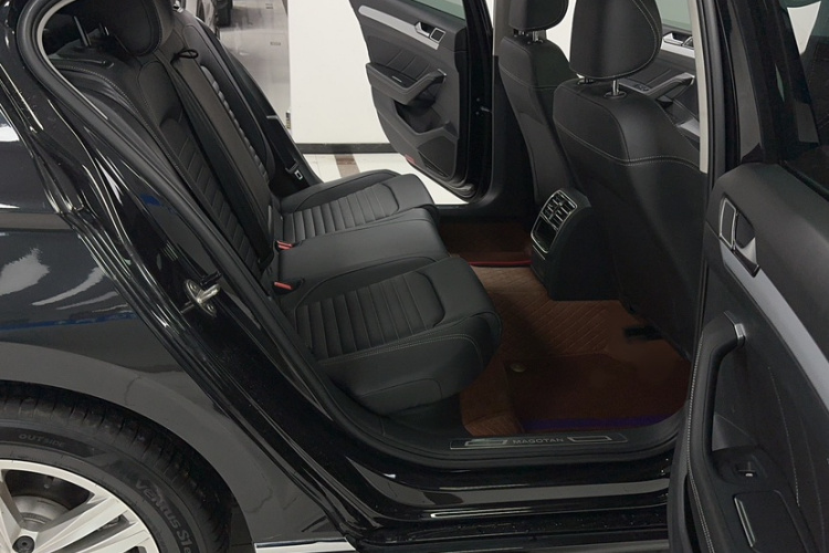 大众 迈腾 2023款 200万辆纪念版 280TSI DSG舒适型中控内饰7004