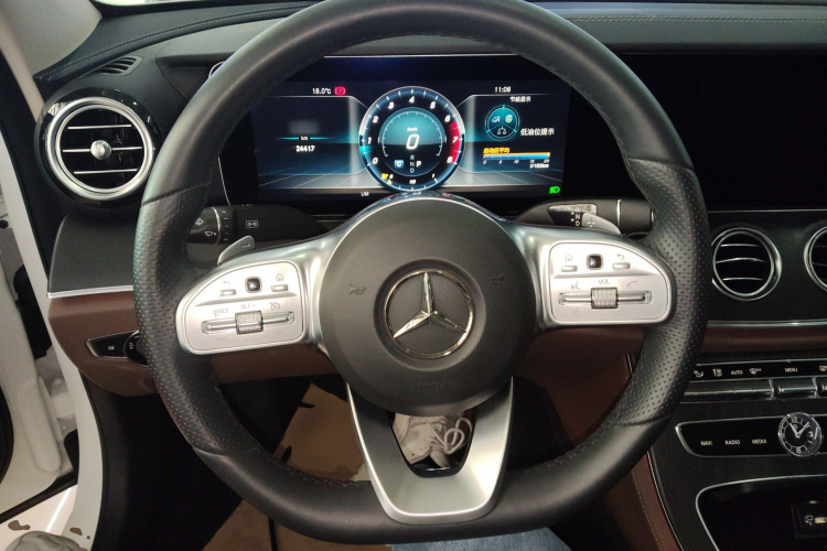 奔驰E级 2020款 改款 E 300 L 运动时尚型局部细节13