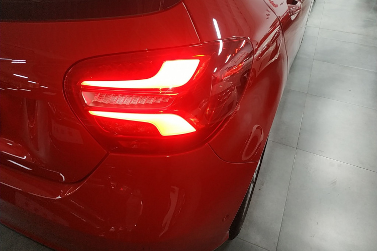 奔驰A级(进口) 2018款 A 200 动感型车身外观6006