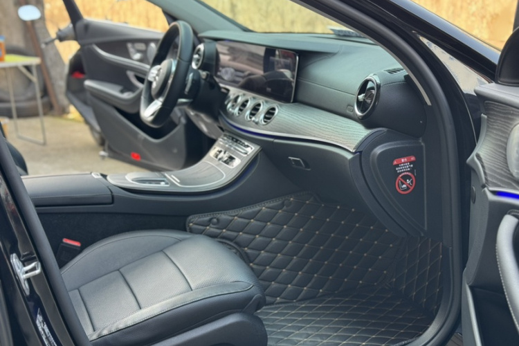 奔驰E级 2019款 改款 E 300 L 运动豪华型中控内饰7009