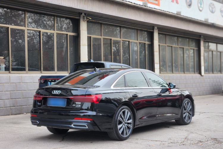 奥迪A6L 2022款 45 TFSI quattro 臻选动感型车身外观6006