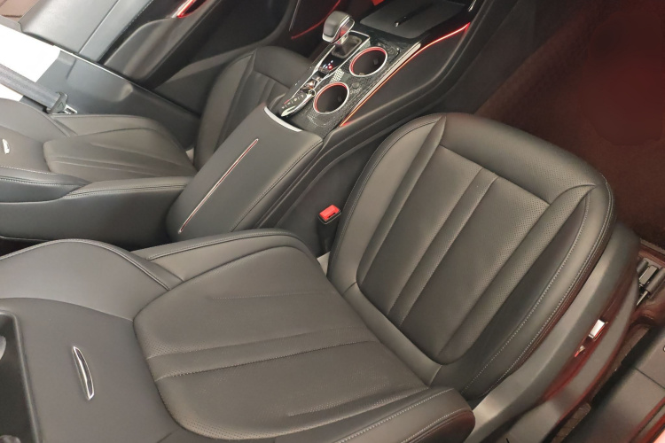 红旗HS3 2023款 2.0T 四驱有为版局部细节41