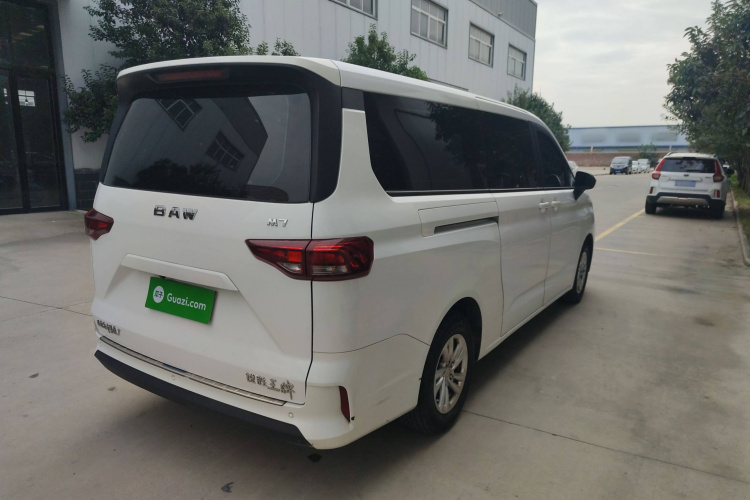 BAW北汽制造 锐胜王牌M7 2023款 1.6L 长轴创享型 9座车身外观6003