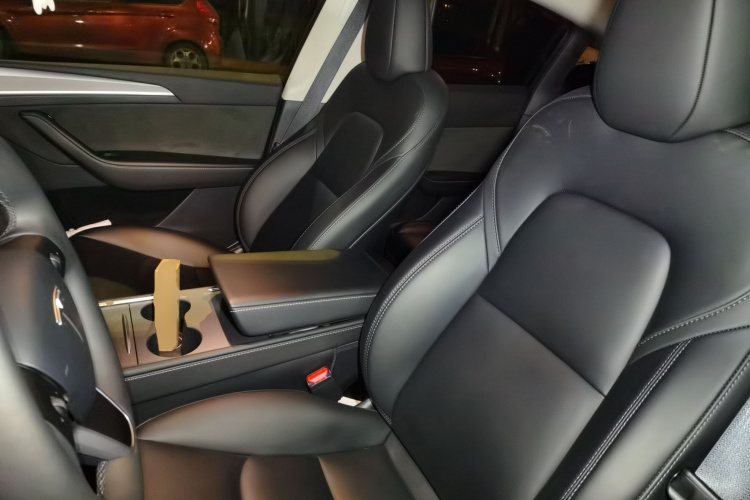 特斯拉 Model Y 2024款 后轮驱动版中控内饰19