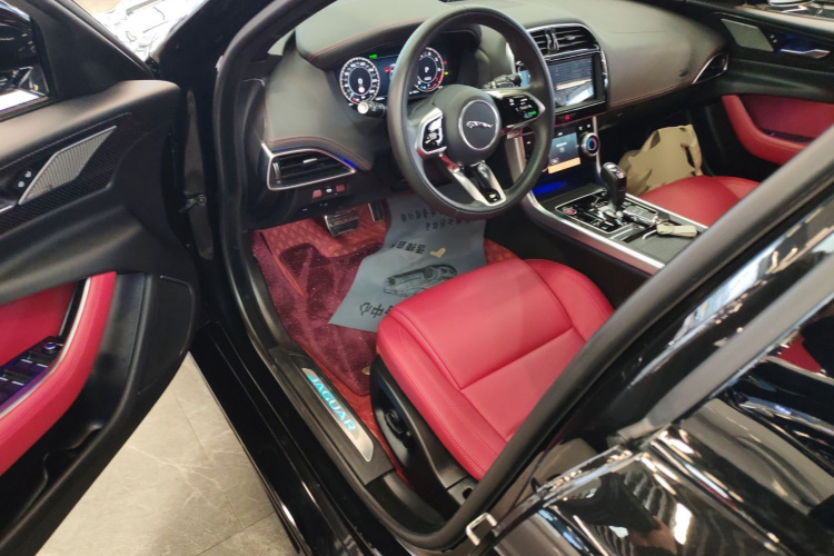 捷豹XEL 2024款 2.0T 250PS R-DYNAMIC S耀黑运动版中控内饰20