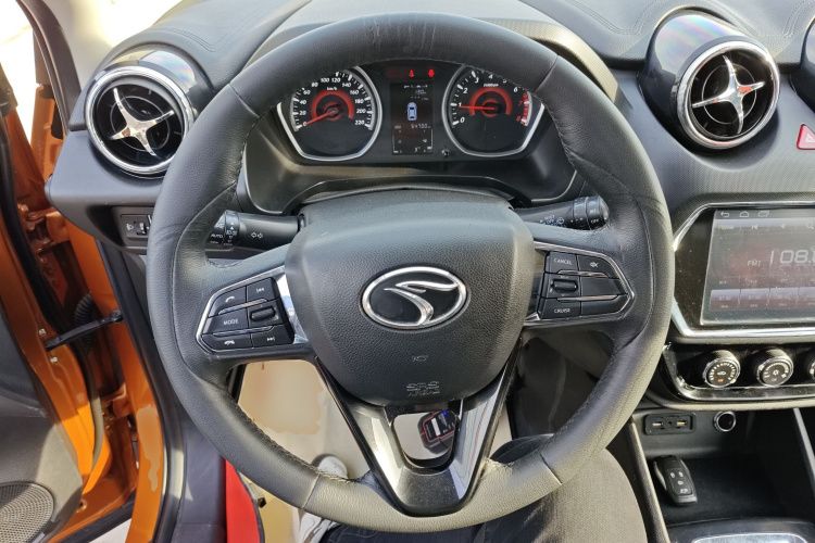 东南DX3 2018款 1.5L 手动尊贵型中控内饰13