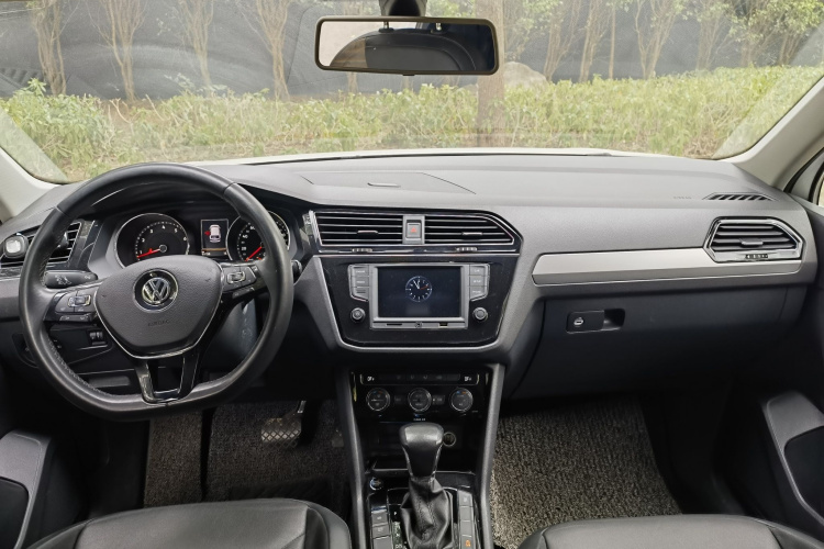 大众 途观L 2017款 330TSI 自动两驱舒适版中控内饰7005