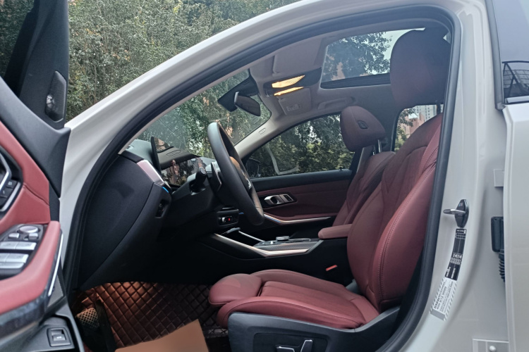 宝马3系 2024款 325Li M运动曜夜套装中控内饰7005