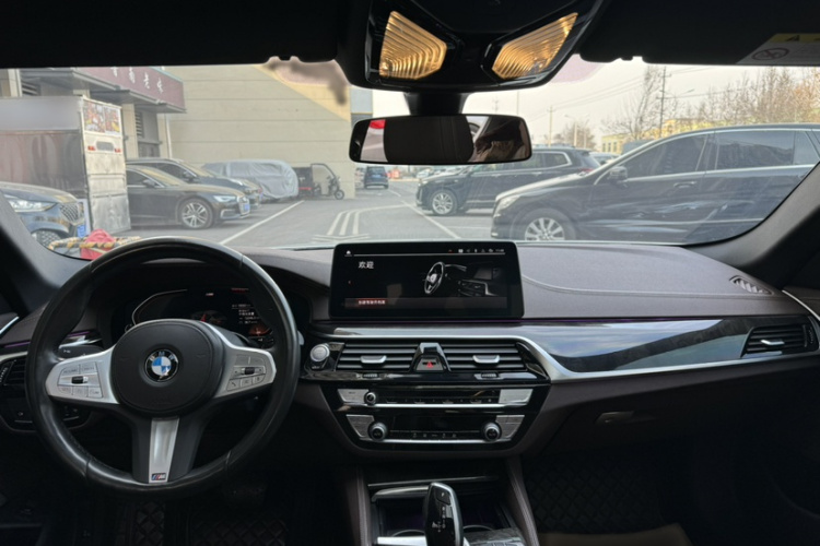 宝马5系 2022款 改款二 525Li M运动套装中控内饰7001