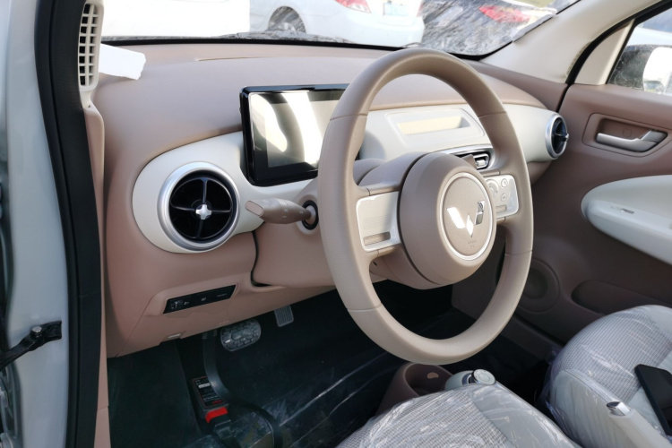 五菱汽车 宏光MINIEV 2025款 四门版 进阶款中控内饰7002