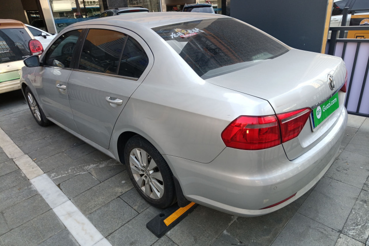 大众 朗逸 2013款 改款经典 1.6L 自动舒适版车身外观4