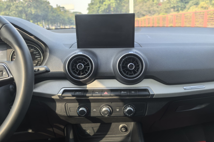 奥迪Q2L 2020款 35 TFSI 进取动感型中控内饰7010