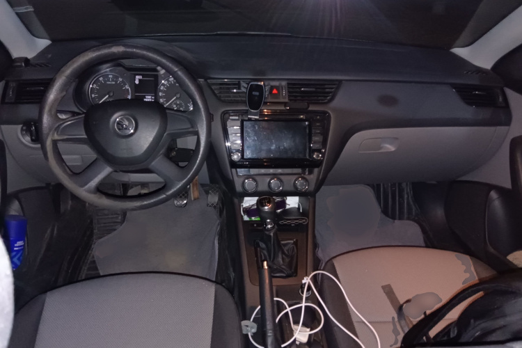 斯柯达 明锐 2015款 1.6L 手动逸致版中控内饰7002