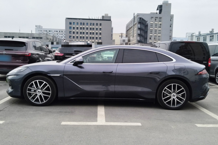 腾势Z9 2024款 1100km 四驱Max版车身外观4