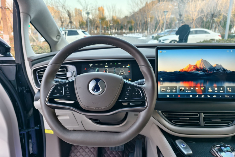 腾势D9 2022款 DM-i 970 四驱旗舰型中控内饰7004